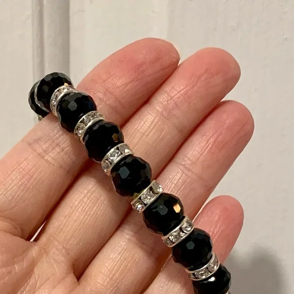 Black and silver tone sparkly bracelet - Picture 4 of 4